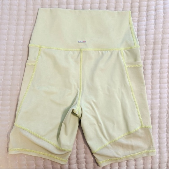 Aerie Chill. Play. Move. Citron Yellow Women’s Biker Mesh Shorts, Size Medium - Picture 6 of 8